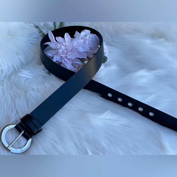 Michael Kors Women's Black Belt - Picture 5 of 14